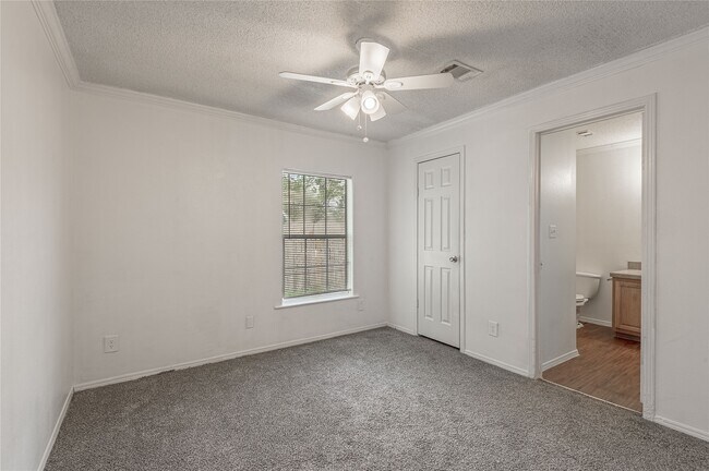 Building Photo - 144 Varsity Drive