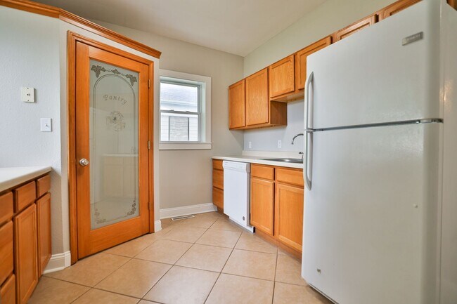 Building Photo - 237 S Fillmore St