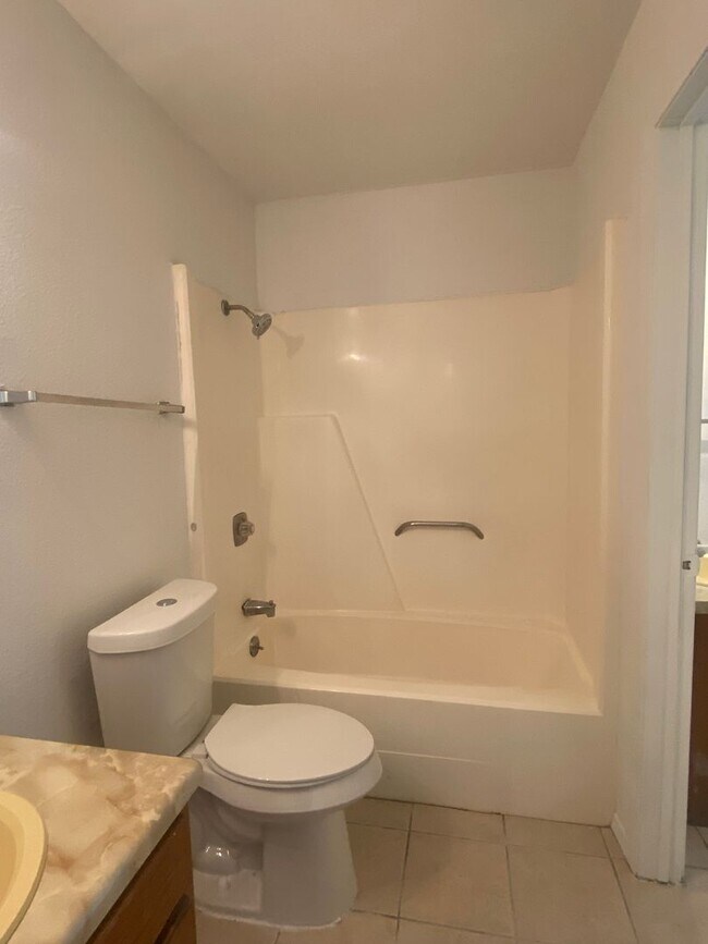 Building Photo - 2 BEDROOM DUPLEX, LAWN CARE AND WATER INCLUDED