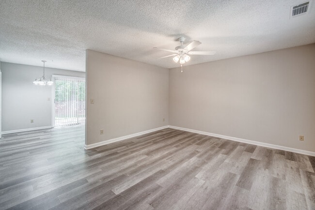 Building Photo - 4084 Hidden Hollow Dr