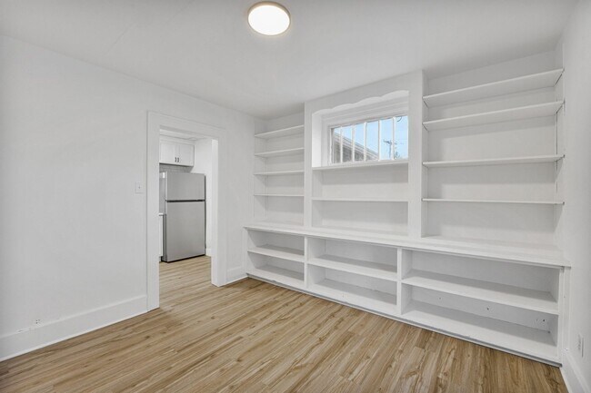 Building Photo - NEW UPDATED 2 BEDROOM HOME!
