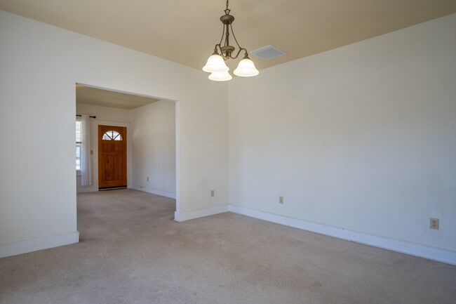 Building Photo - 445 S Broad St