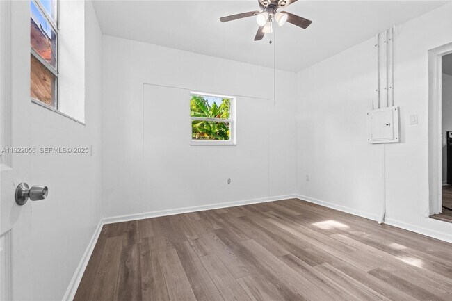 Building Photo - 201 S Biscayne River Dr