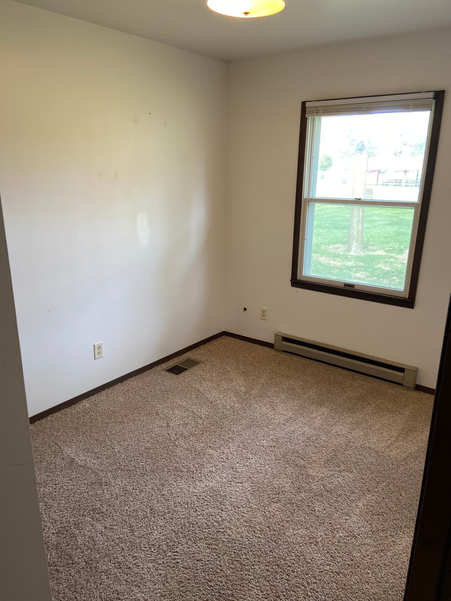 Building Photo - 404 W Livingston St