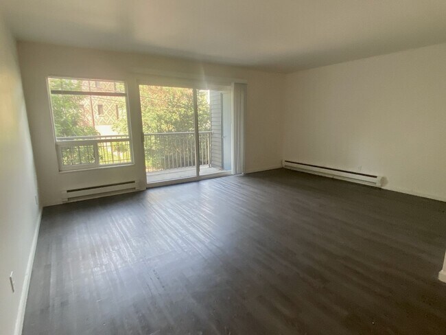 Interior Photo - Lakeview Place