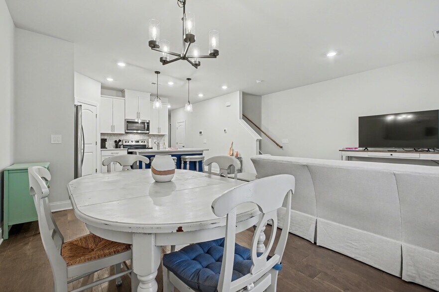 *** PROPERTY DOES NOT COME FURNISHED *** - 1682 Denali Dr