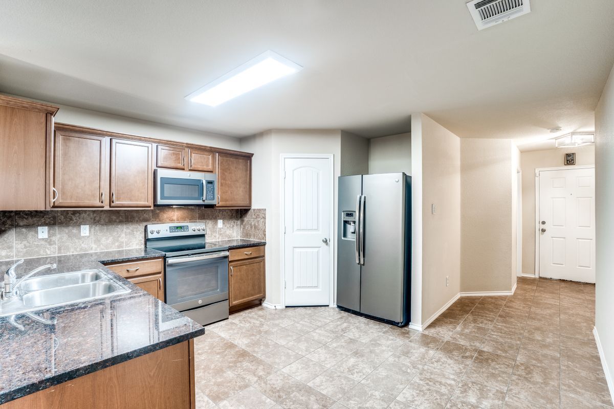 Building Photo - 1127 Roman Dr