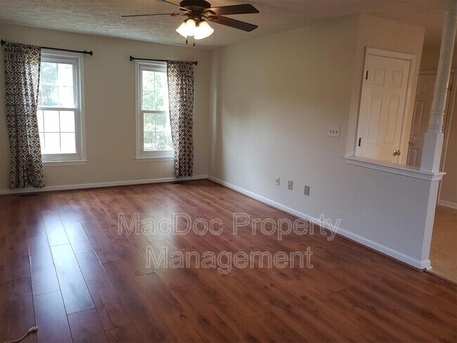 Building Photo - 7620 Regency Glen Dr