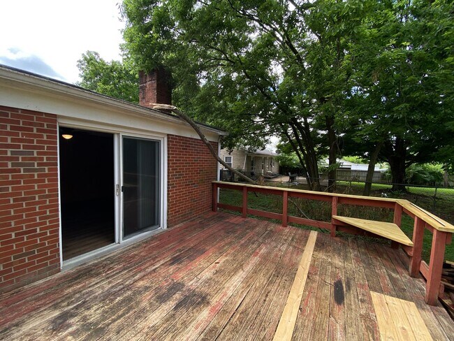 Building Photo - Welcome to Blueberry Hills located off Nicholasville Rd     20260615