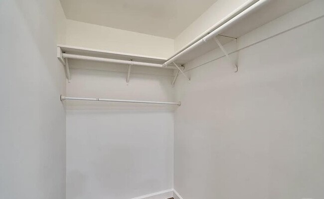 Building Photo - 1036 S Serrano Ave