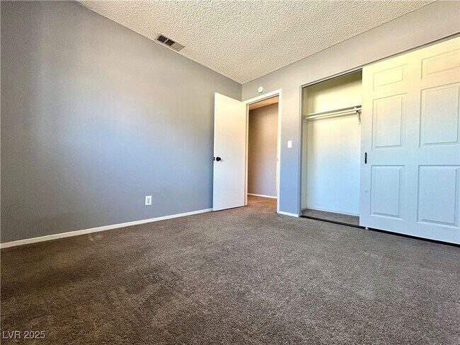 Building Photo - 425 Pemberry Cir