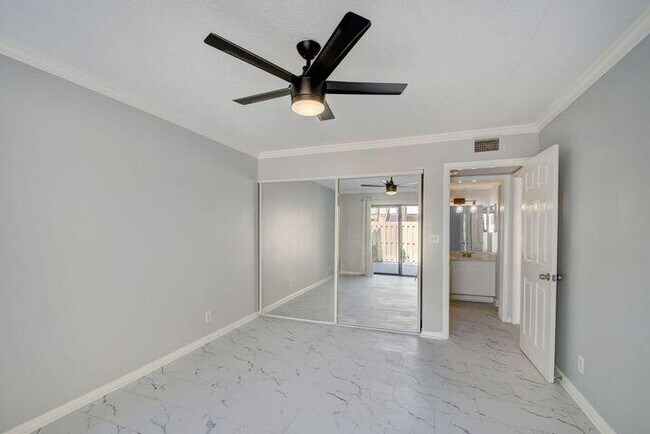 Building Photo - 612 Executive Center Dr