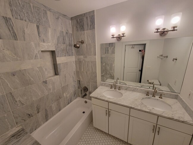 Building Photo - 1447 Girard St NW