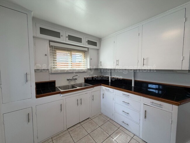 Building Photo - 2263 Soto St