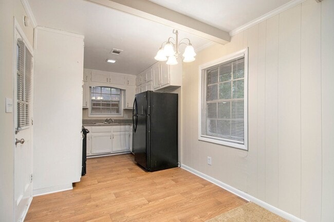 Building Photo - 3 Bedroom 2 Bath House