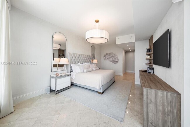 Building Photo - 100 South Pointe Dr