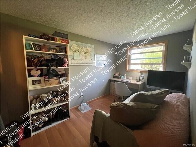 Building Photo - 191 Helen St