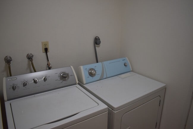 Building Photo - 4727 E Alamos Ave