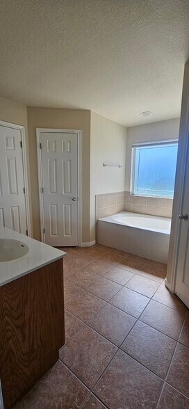 Building Photo - 2415 Merle Dr