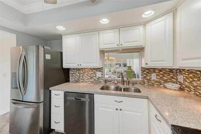 Building Photo - 10215 Regal Dr