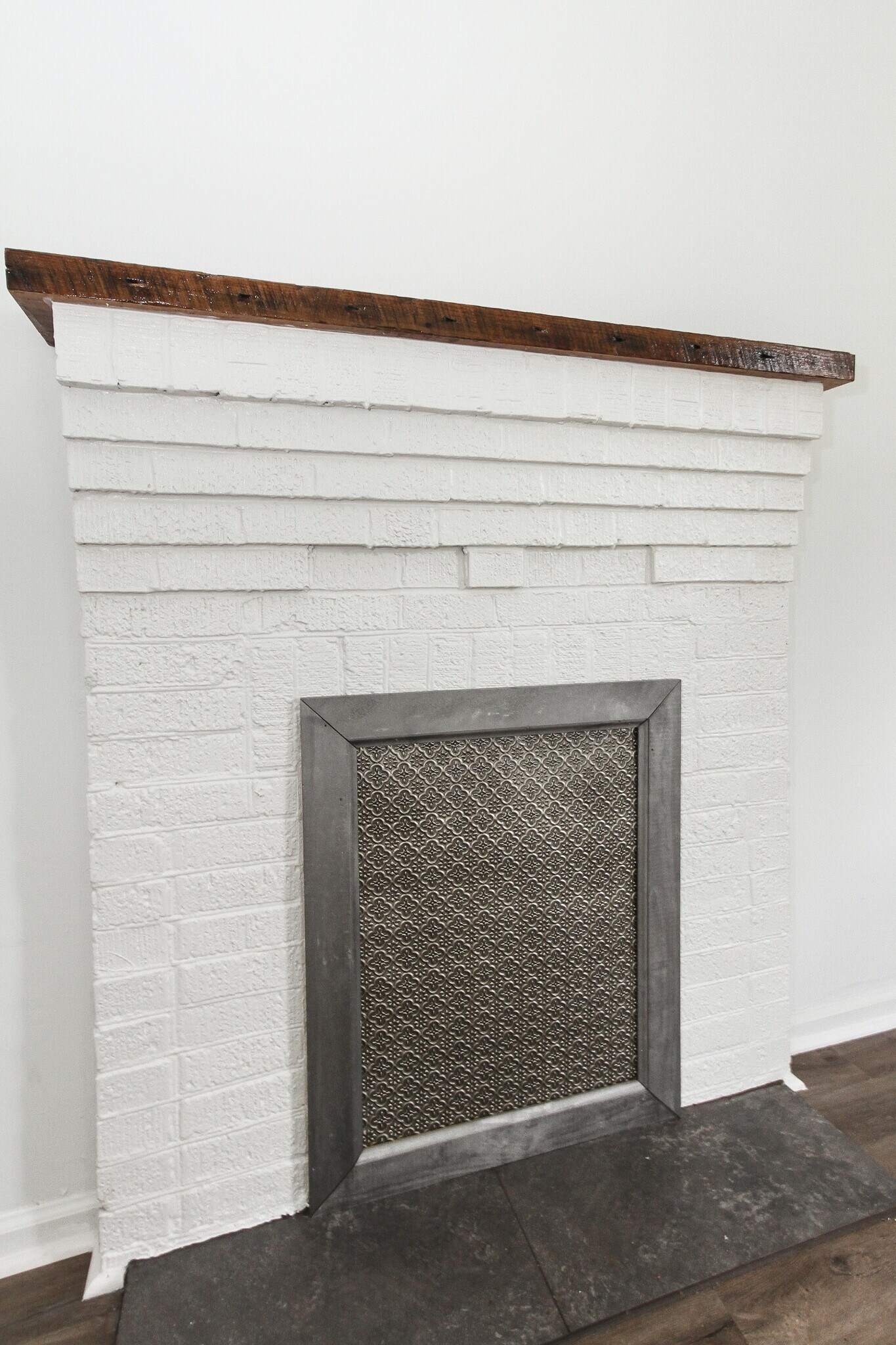 Decorative Fireplace - 810 Shull St