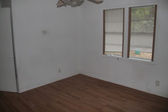Building Photo - 414 Ruth St