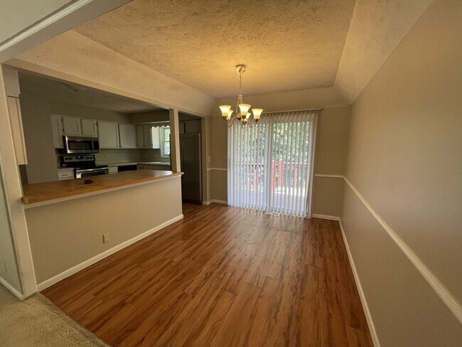 Building Photo - 15112 Lincoln Cir