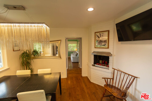 Building Photo - 8809 Appian Way