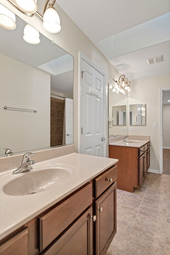 Building Photo - 426 Kingfisher Rd