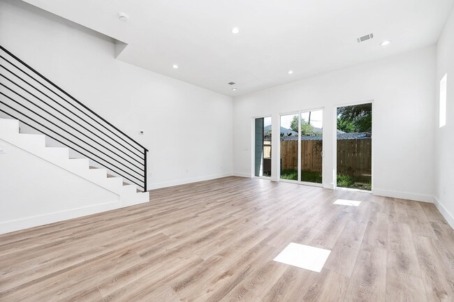 Building Photo - 3619 Bremond St