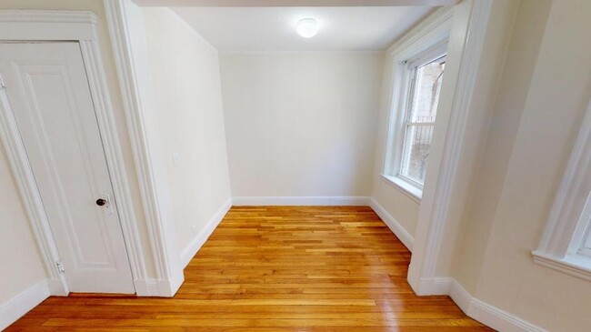 Building Photo - bedroom in Boston MA 02215