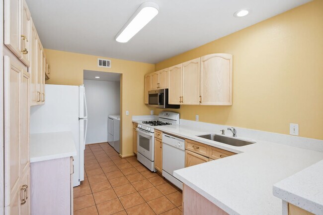 Building Photo - 2600 Autumn Blaze Ave