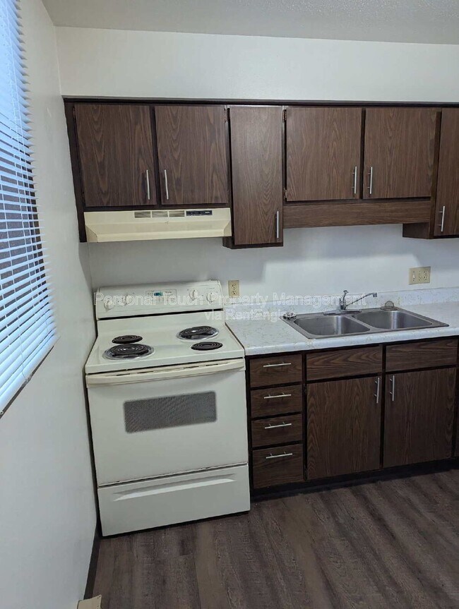 Building Photo - 180 1st St