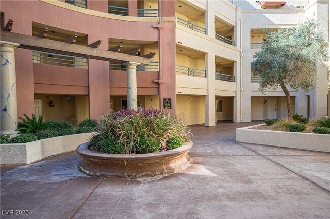 Building Photo - 220 E Flamingo Rd