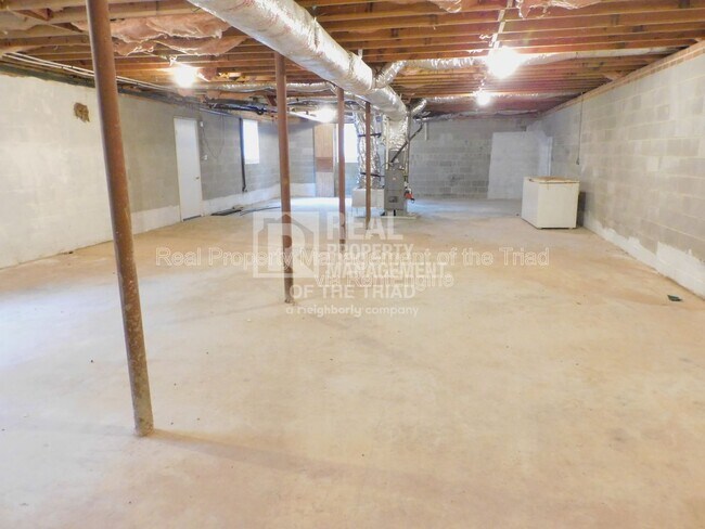 Building Photo - 8521 Richardsonwood Rd