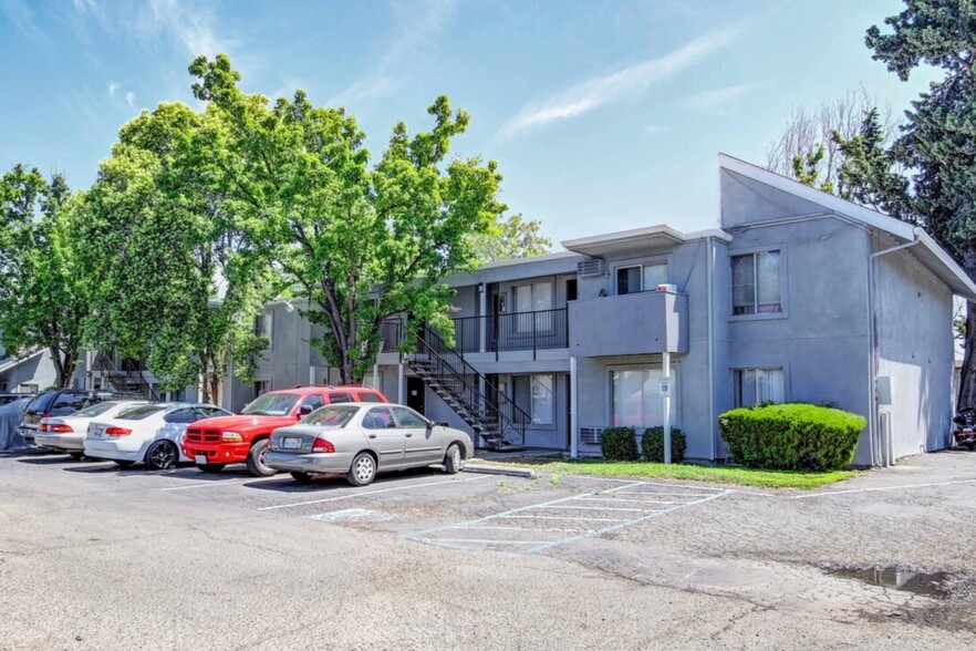 The Residences at Brookside - Stockton, CA | Apartment Finder