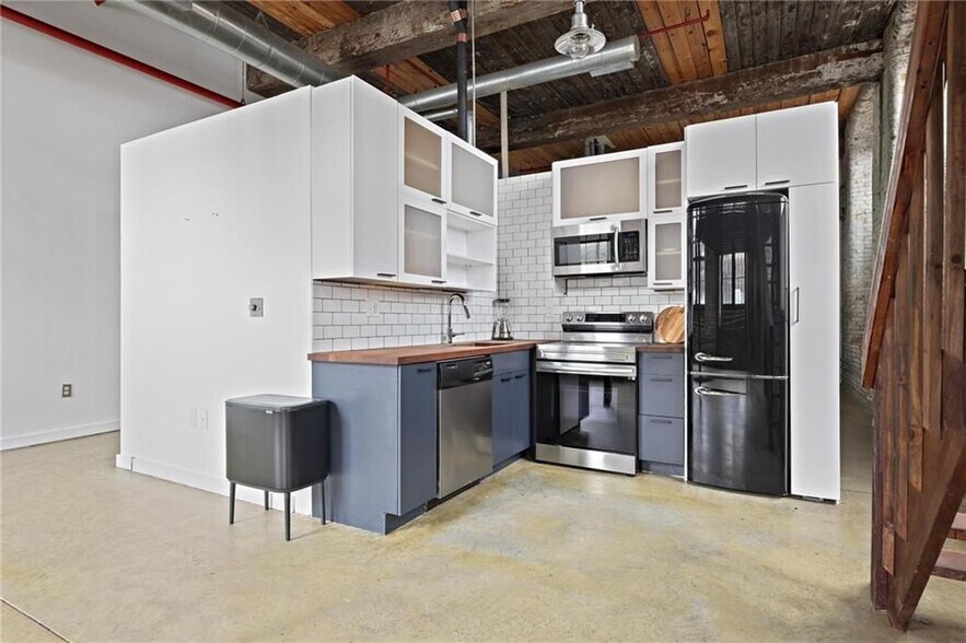 Building Photo - 170 Boulevard NE