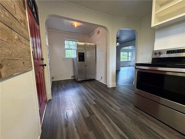 Building Photo - 1095 S Ray Ave