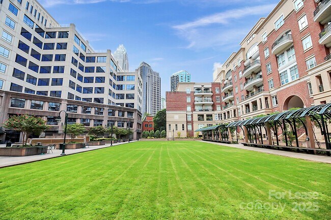 Building Photo - 400 N Church St