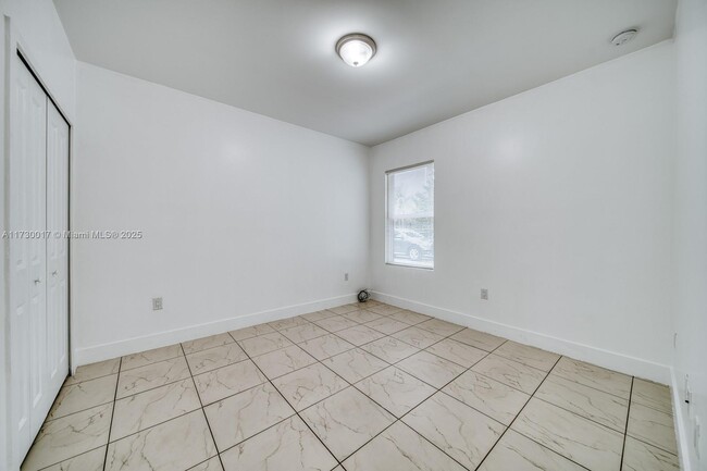 Building Photo - 14708 NE 7th Ave