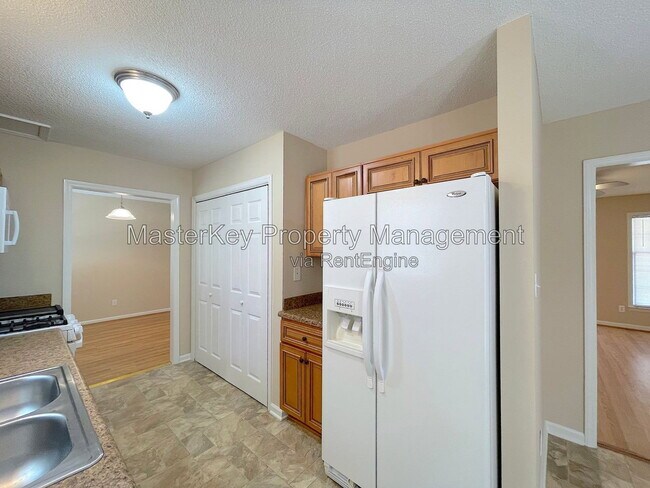 Building Photo - 6320 Dry Fork Ln