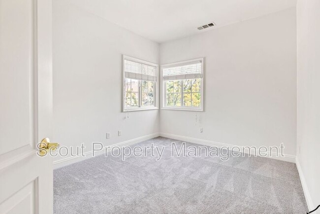 Building Photo - 41829 St Thomas Ct