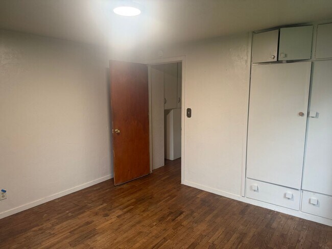 Building Photo - House for Rent!