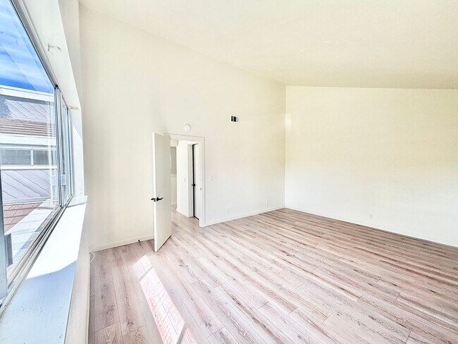 Building Photo - 437 Reed Way