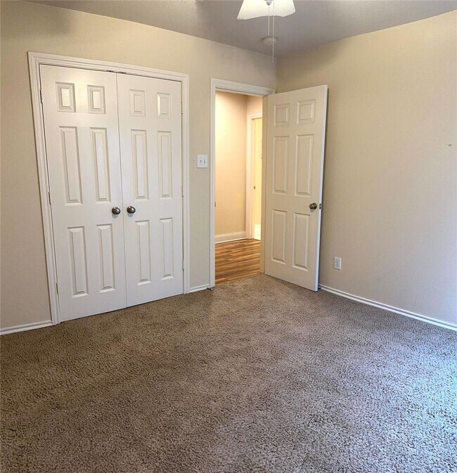 Building Photo - $500 off first months rent with Move in by...