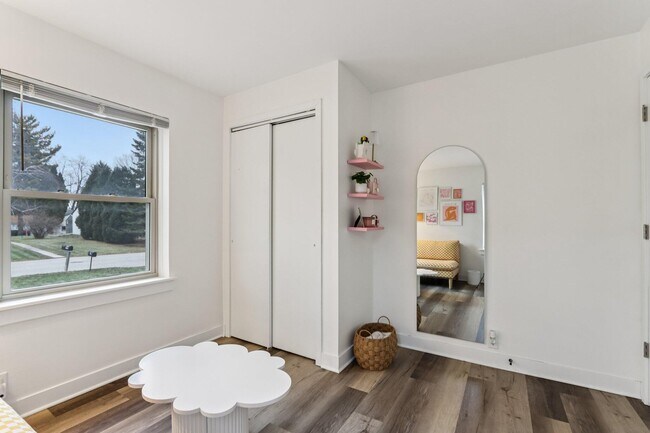 Building Photo - 6463 N Garden Grove Ln