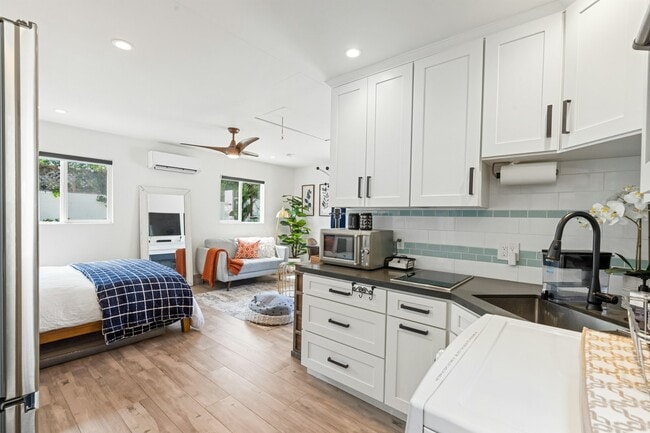 Building Photo - 4867 Revlon Dr