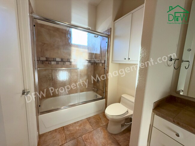 Building Photo - 4 Bedroom, 4 1/2 Bathroom Home with Pool for Lease in Irving