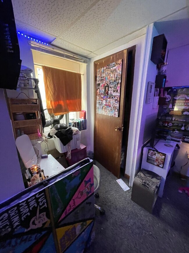 Building Photo - 2 Bedroom Apartment – Walk to UW-La Crosse...