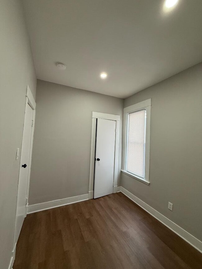 Building Photo - 605 3rd St